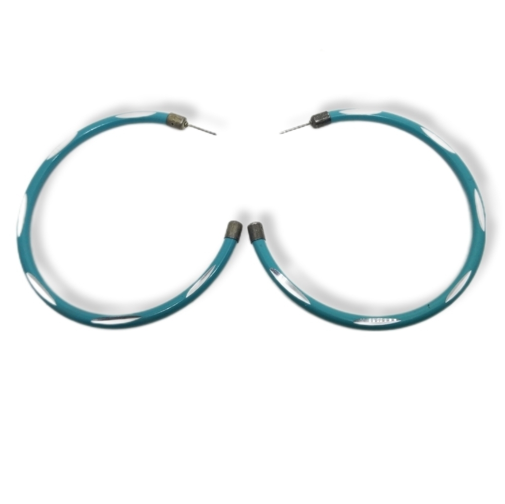 VINTAGE 1970s LARGE TURQUOISE BLUE  ENAMELED HOOP EARRINGS WITH DIAMOND CUTS